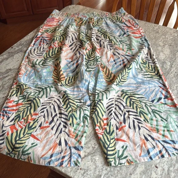 Tahari Multicolor Leaf Print Capri Pants - Picture 3 of 14